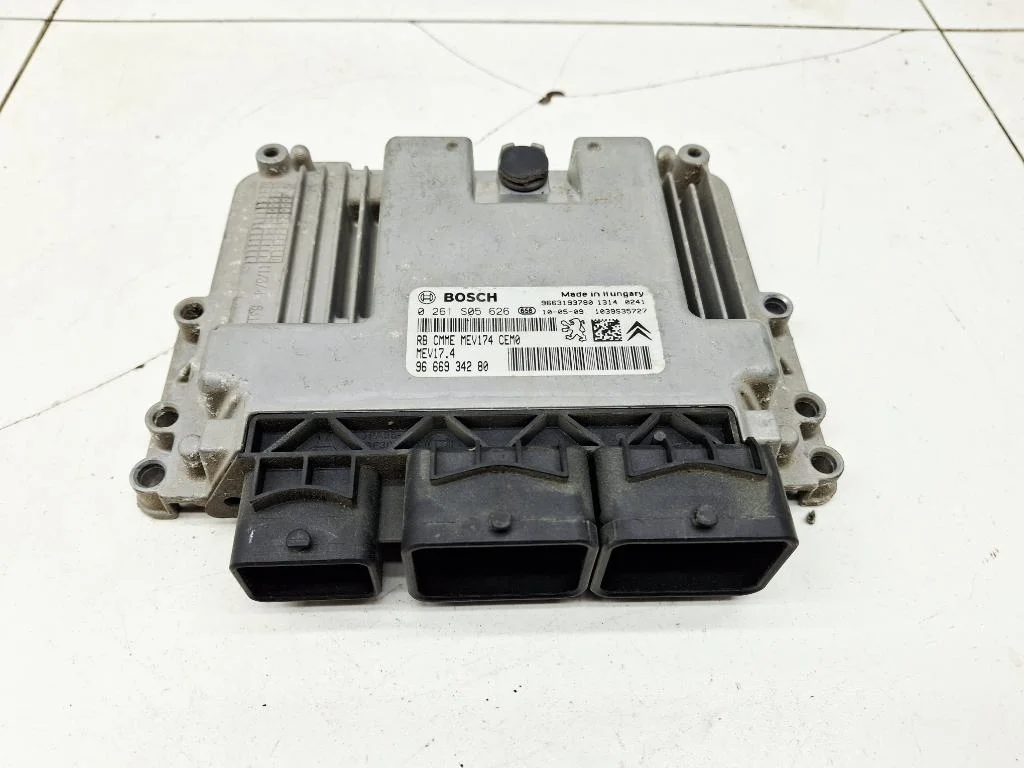 Блок управления двигателем Peugeot 308 2010 T7