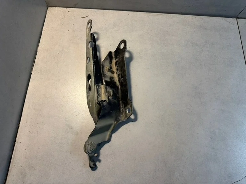 Петля капота Volvo XC90 30716882, левая