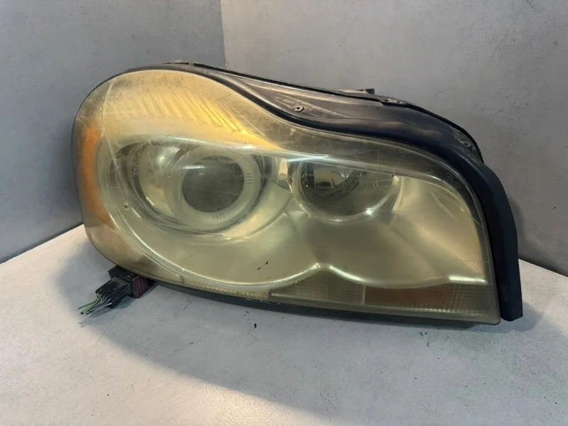 Фара ксеноновая Volvo XC90 2007 31111846, правая