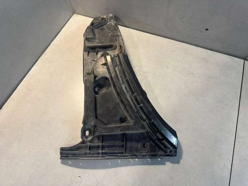 Кронштейн переднего бампера Volvo XC90 30698129, правый