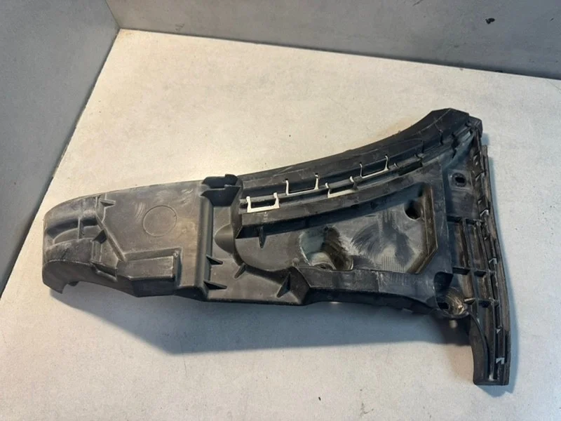 Кронштейн переднего бампера Volvo XC90 30698129, правый