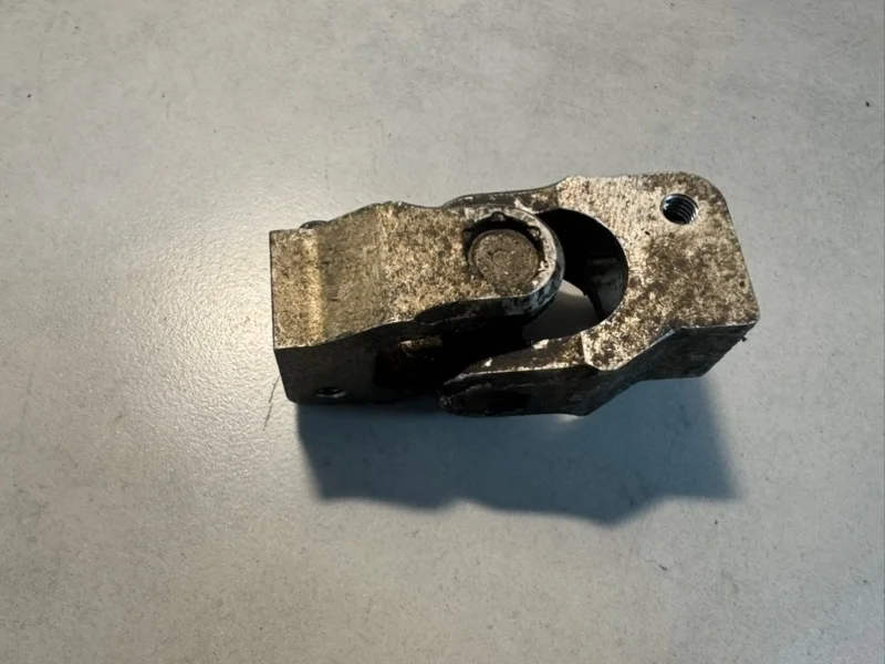 Рулевой карданчик Volvo XC90 8650236