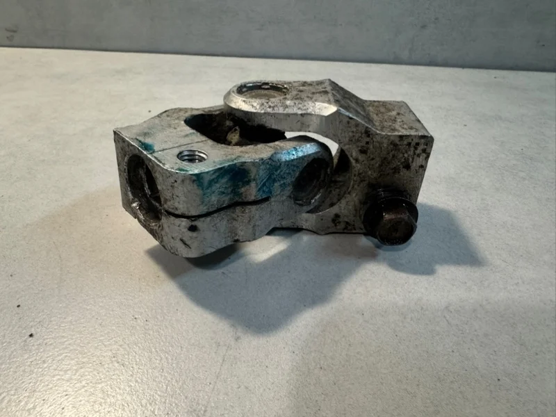 Рулевой карданчик Volvo XC90 8650236