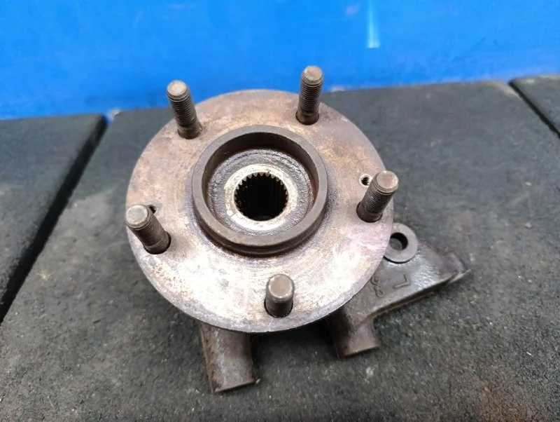 Кулак поворотный Hyundai i30 2010 517152H100 FD, передний левый