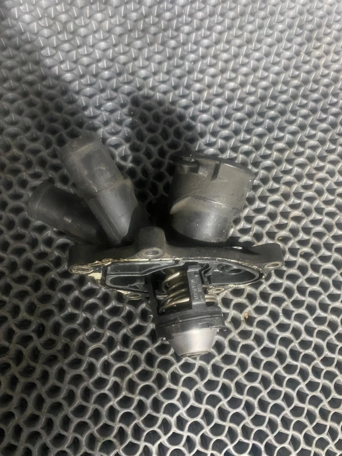 Корпус термостата Mercedes-Benz E-класс W212/S212/C207/A207 (2009—2013)