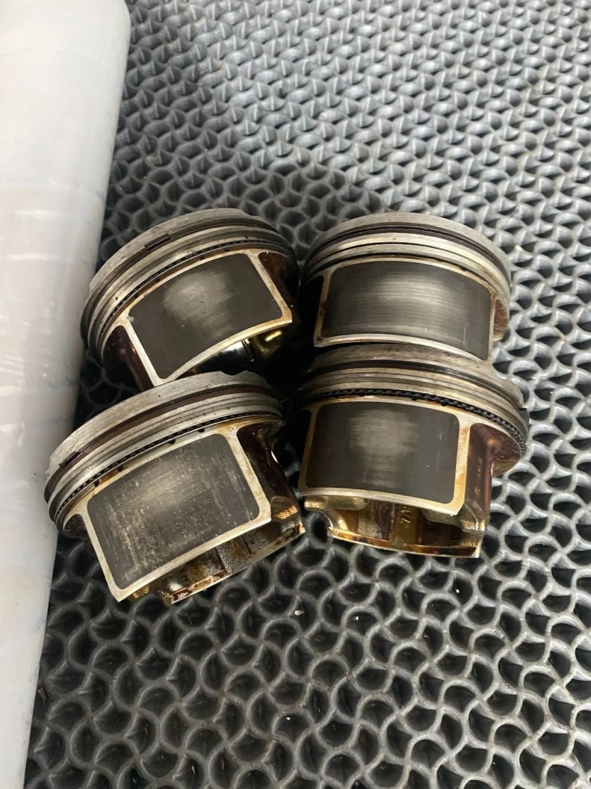 Поршень Mercedes-Benz E-класс W212/S212/C207/A207 (2009—2013)