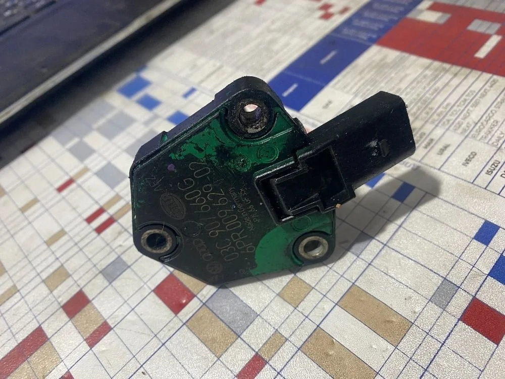 Датчик уровня масла Audi A3 8P рестайлинг 2 (2008—2013)