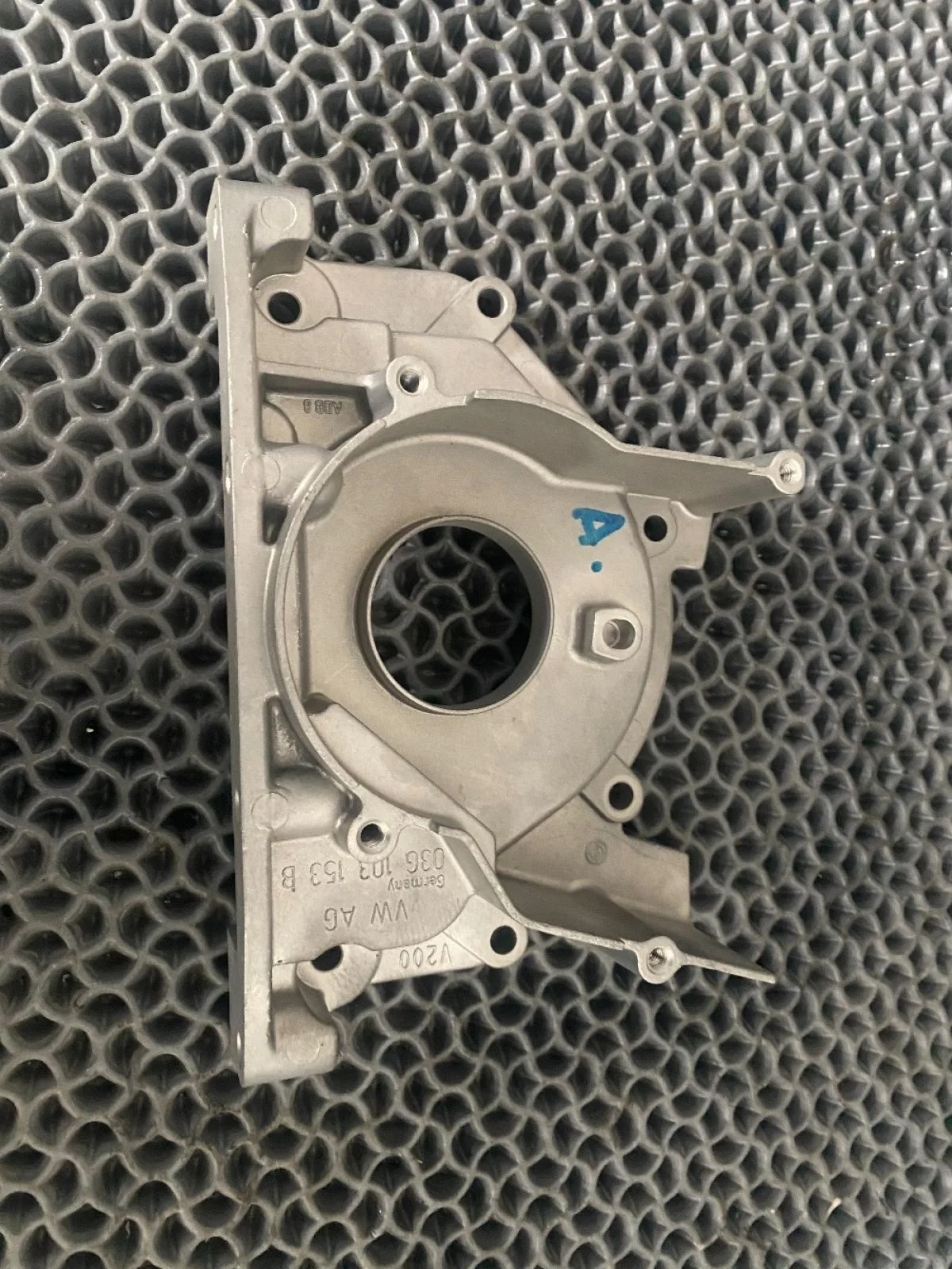 Крышка двигателя передняя Volkswagen Crafter I рестайлинг (2011—2018)