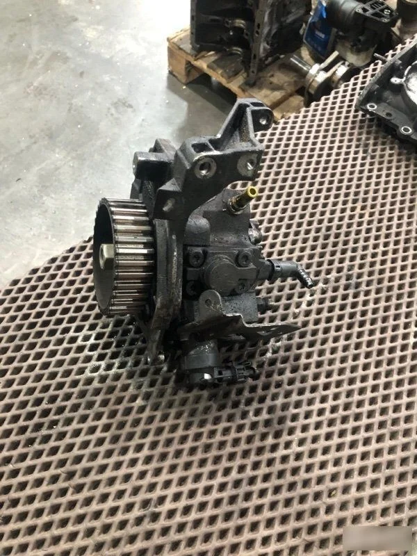 Насос топливный тнвд Volvo C30 I (2006—2010)