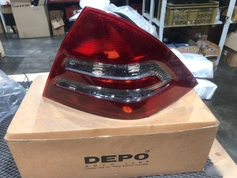 Фонарь задний правый Mercedes-Benz C-класс W203/S203/CL203 (2000—2004)