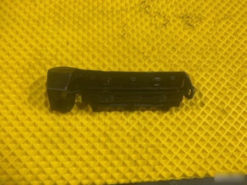 Направляющая бампера задняя левая Audi A6 C7 (2011—2014)