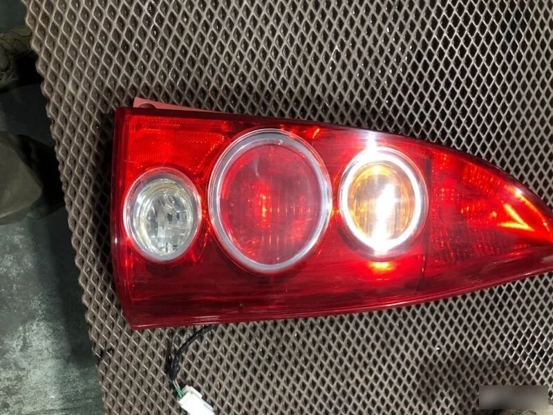 Фонарь правый Mazda Premacy I (1999—2005)