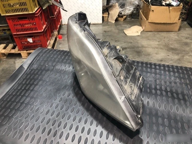 Фара правая Mercedes-Benz Sprinter W906 M646