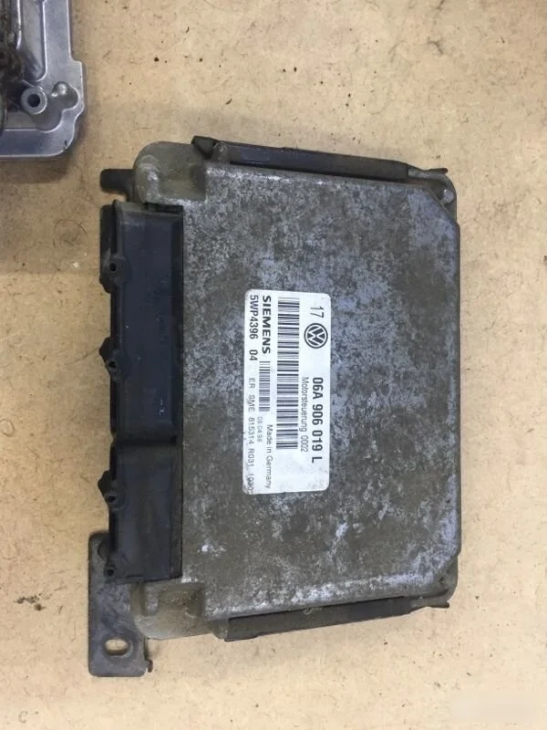 Блок управления двигателем Volkswagen Golf Mk4 (1997—2006)