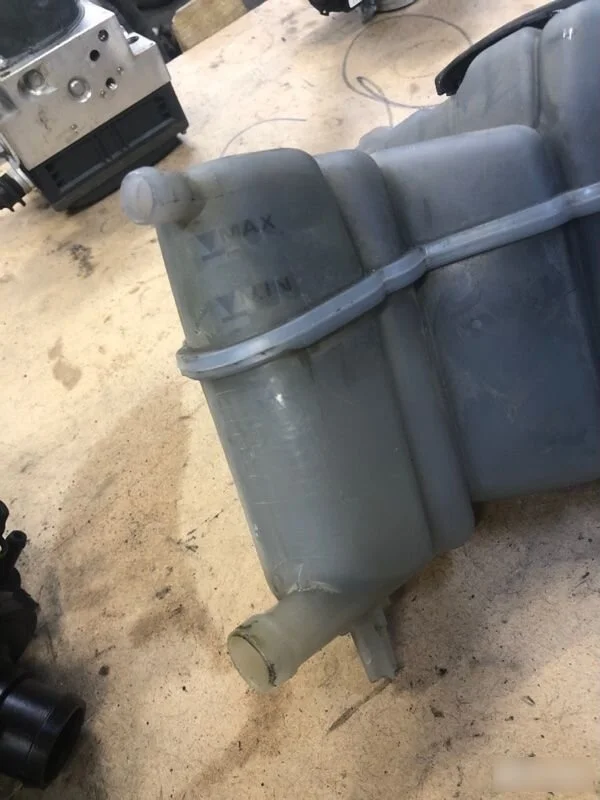 Бачок расширительный Audi A8 D4 (2010—2014)