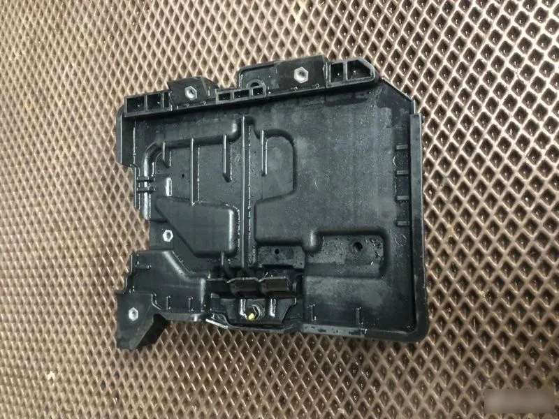 Площадка АКБ Kia Rio III рестайлинг (2015—2017)