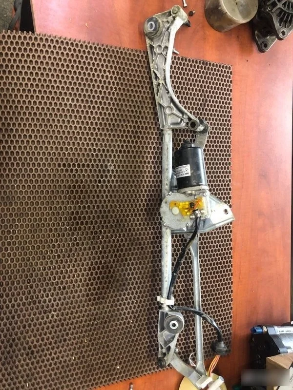 Трапеция стелоочистителя Mercedes-Benz CLK-класс C209/A209 (2002—2005)