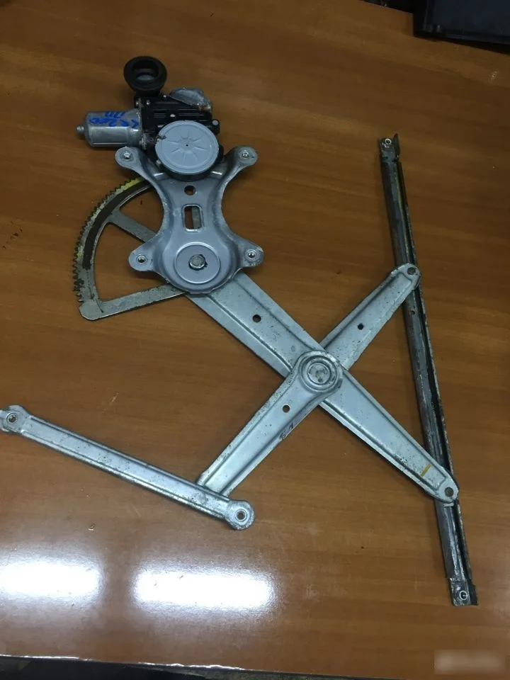 Стеклоподъемник Lexus LX J200 рестайлинг (2012—2015)