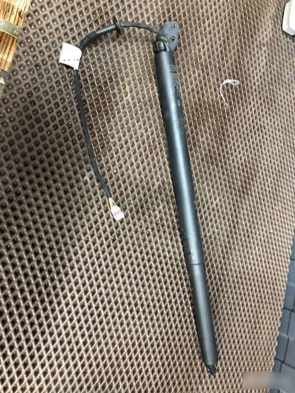 Амортизатор багажника правый Hyundai Tucson III (2015—2018)