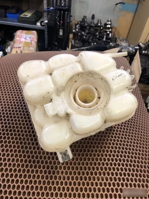 Бачок расширительный Volkswagen Touareg II (2010—2014)