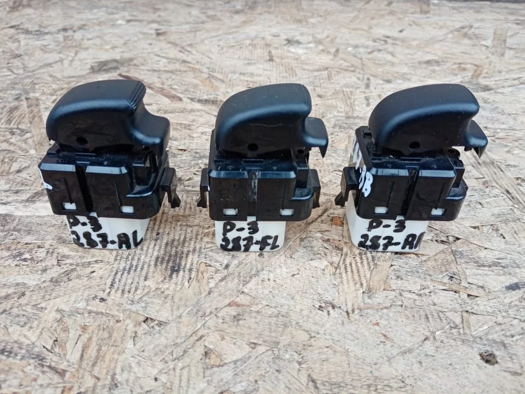 Кнопка стеклоподъемника Mitsubishi Pajero 3