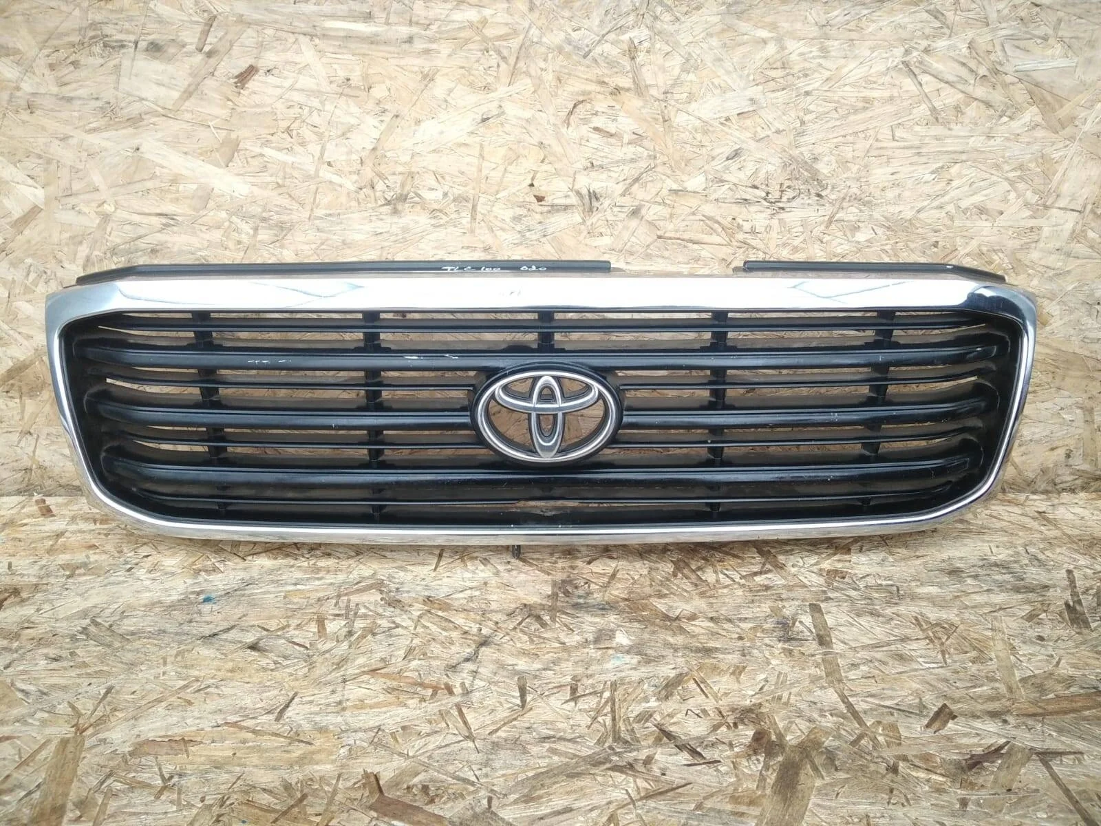 Решетка радиатора Toyota Land Cruiser 100 дорест