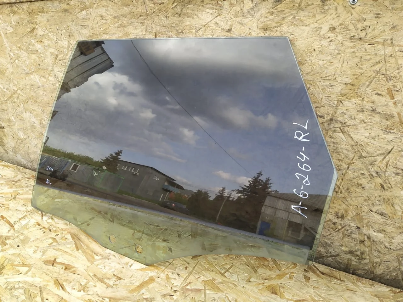 Стекло двери Audi A6 C6 задней левой Avant