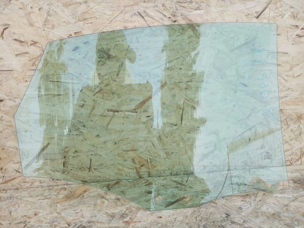 Стекло двери Audi A6 C6 заднее левое