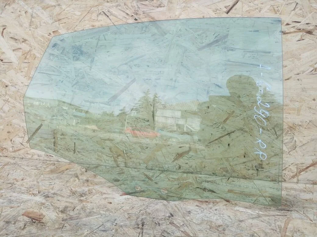 Стекло двери Audi A6 C6 заднее правое