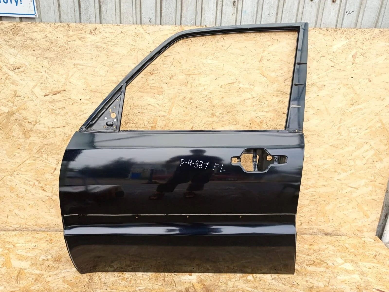Дверь Mitsubishi Pajero 4 перед лев. черная X24