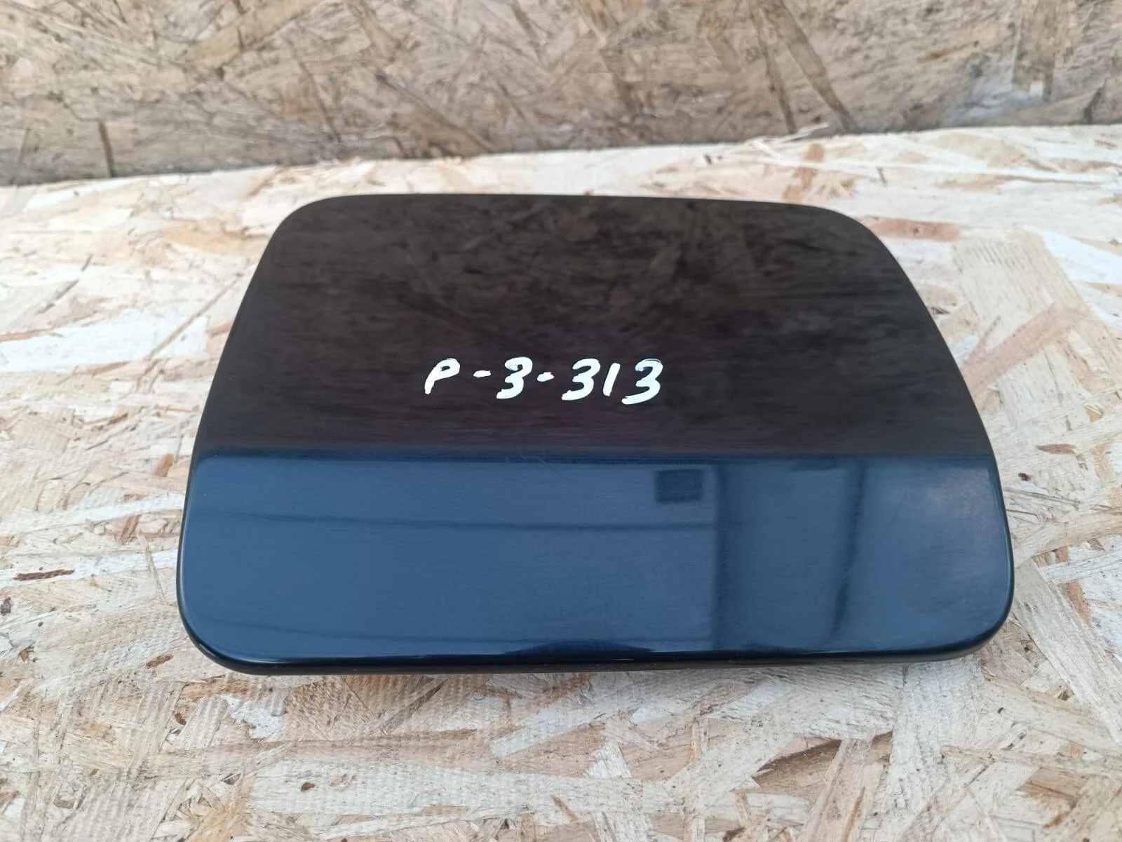 Лючок бензобака Mitsubishi Pajero 3 Чёрный