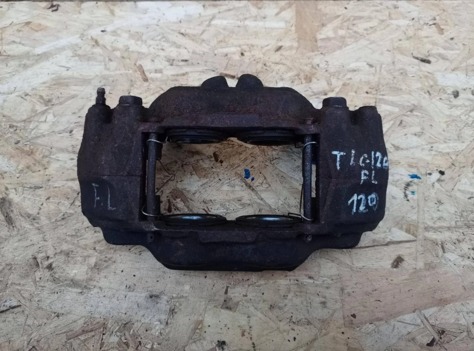 Суппорт Toyota Land Cruiser Prado 120 перед левый