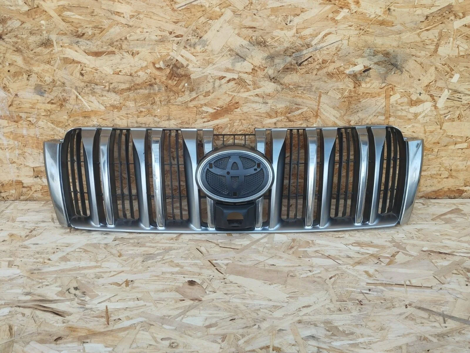 Решетка радиатора Toyota Land Cruiser Prado 150