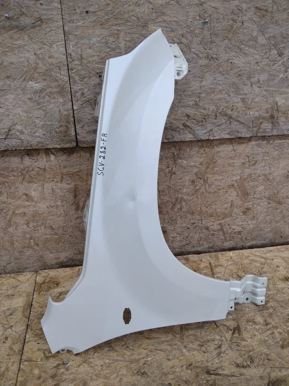 Крыло Suzuki Grand Vitara перед прав повторитель