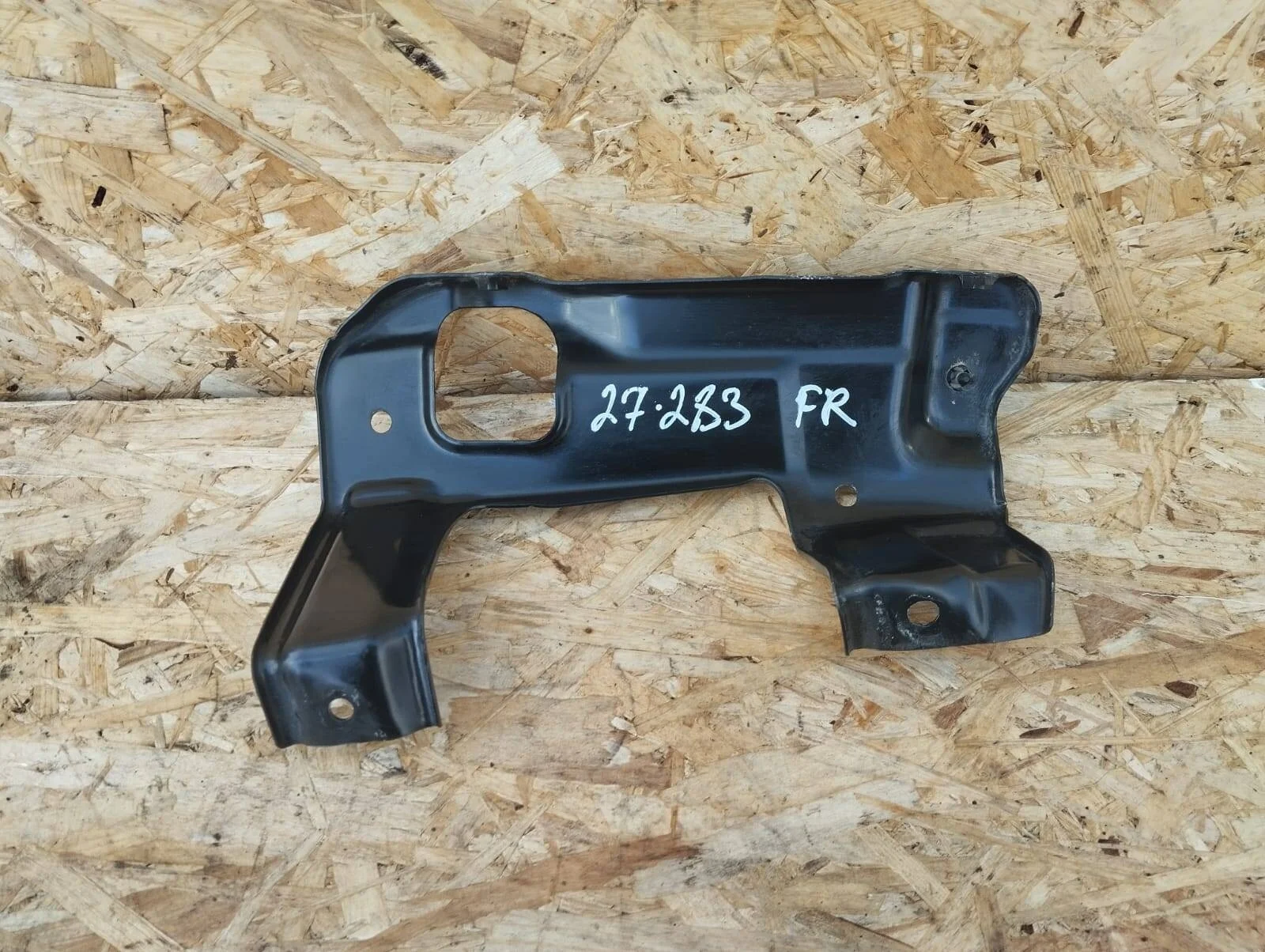 Кронштейн бампера Mitsubishi Pajero 4 прав нижний