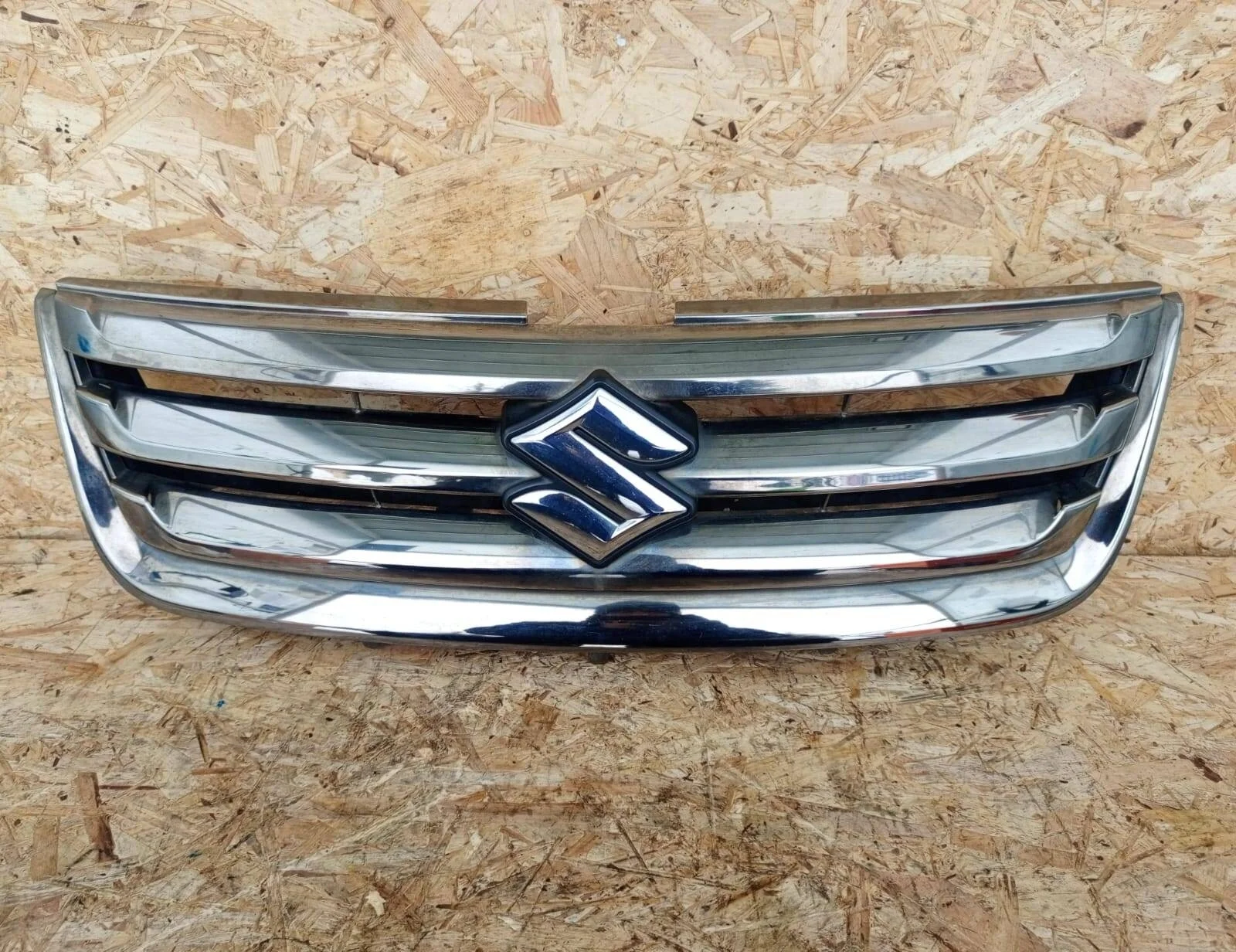 Решетка радиатора Suzuki Grand Vitara