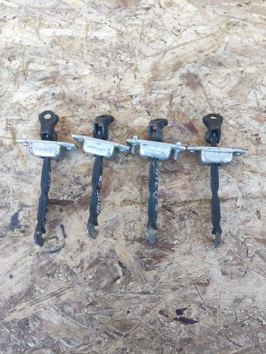 Ограничитель двери Toyota Hilux Pick-Up к-т