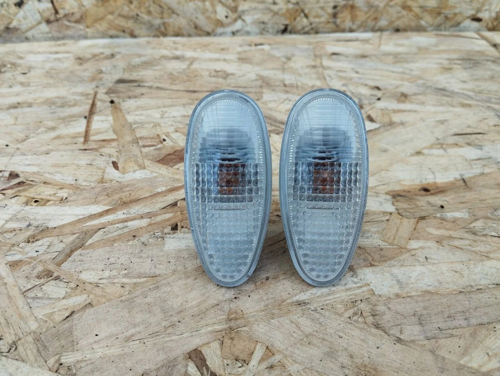 Повторитель Mitsubishi Pajero 3 в крыле