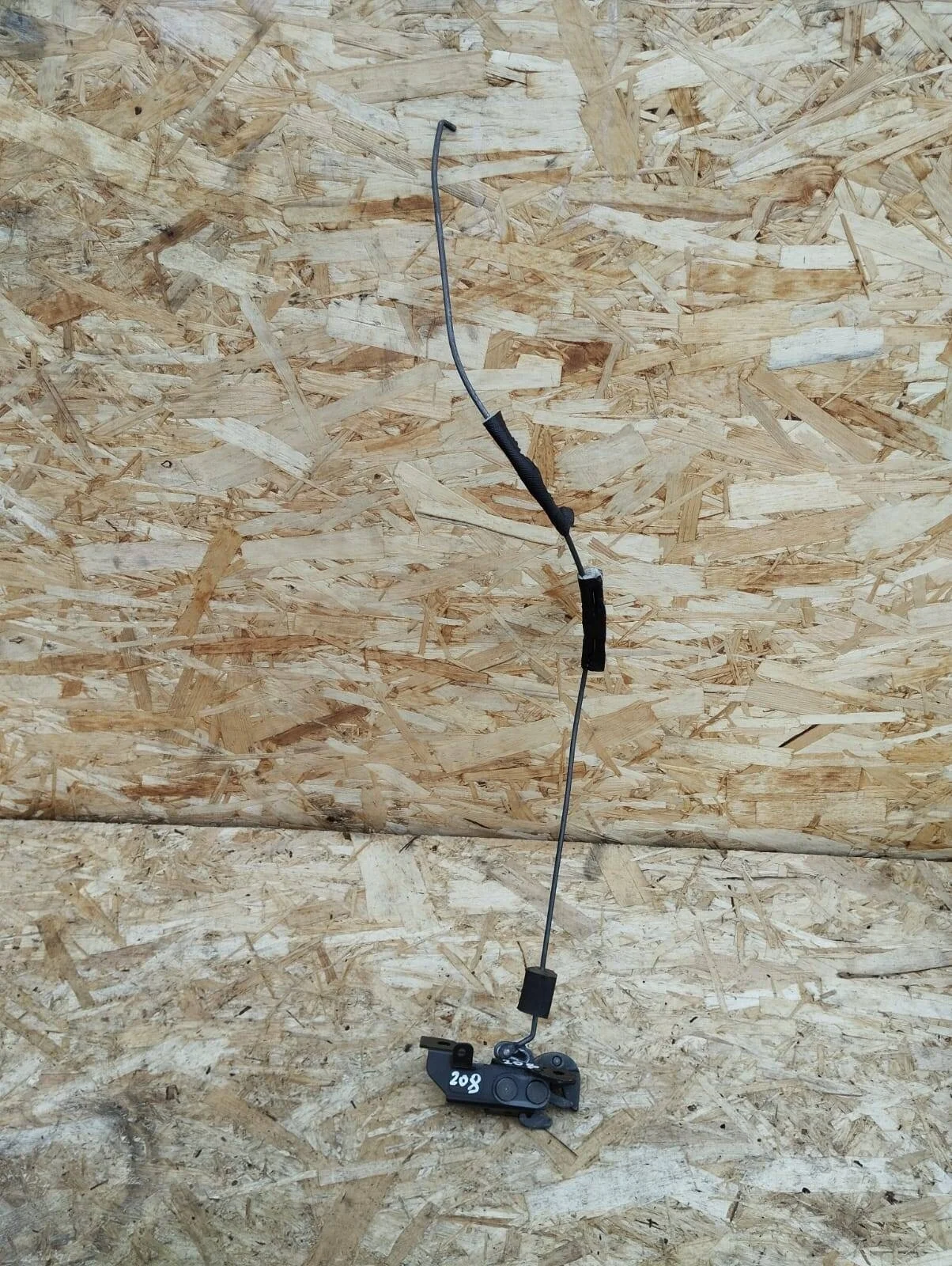 Замок двери багажника Nissan Patrol Y61 правый