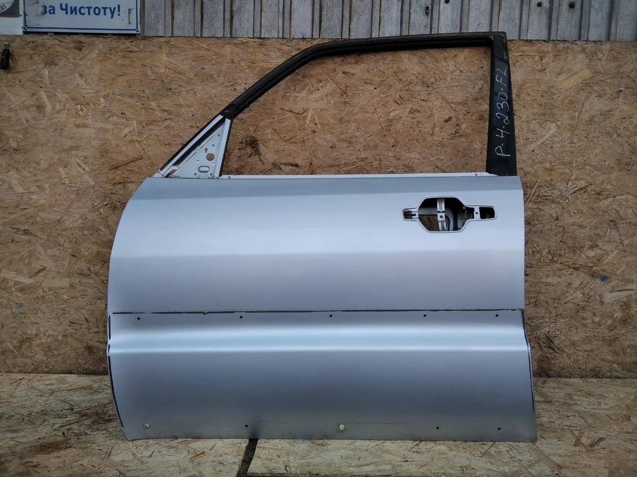 Дверь Mitsubishi Pajero 4 перед лев.
