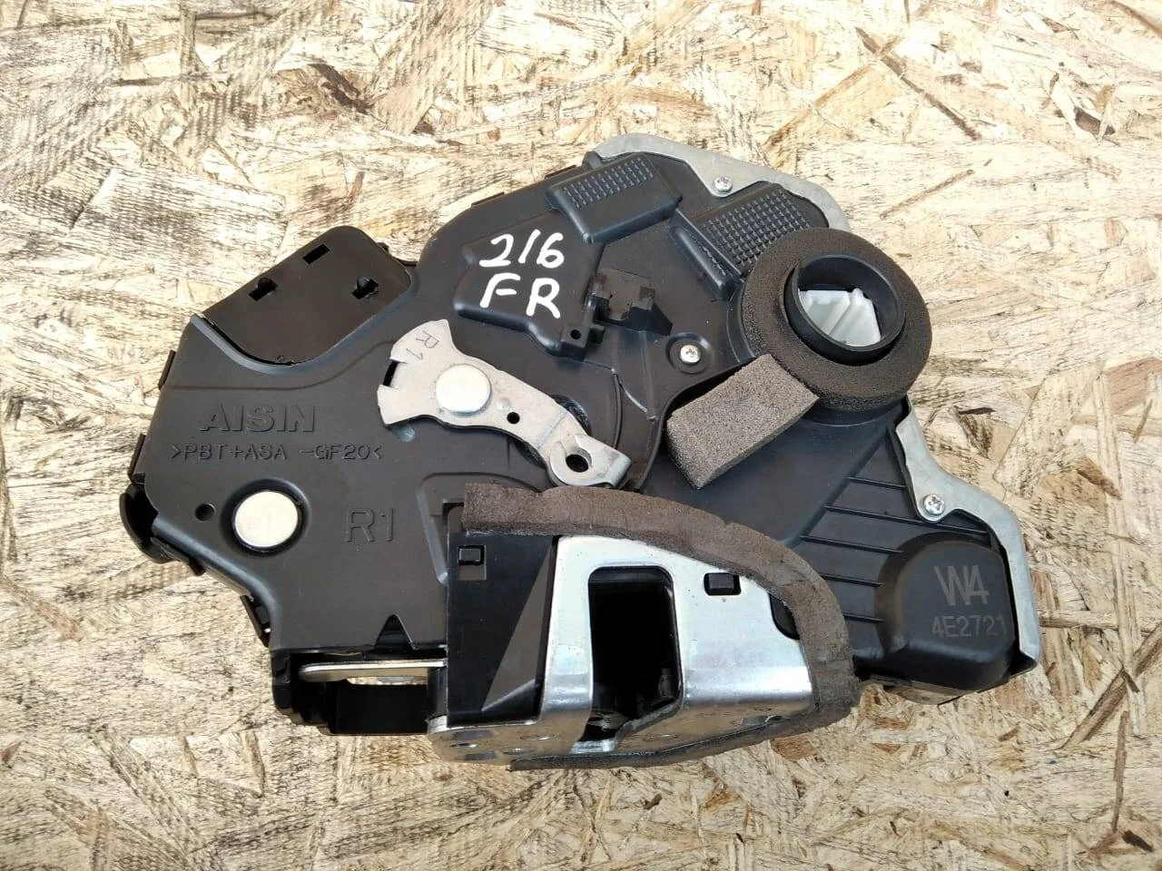 Замок двери Toyota Land Cruiser 200 перед правый