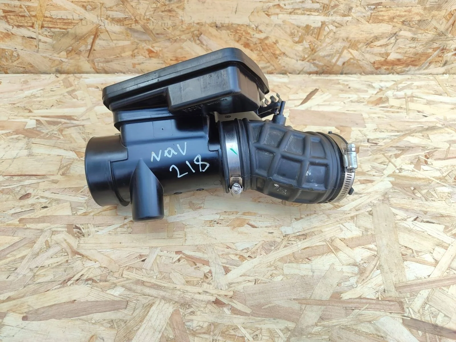 Резонатор воздушного фильтра Nissan Pathfinder R51