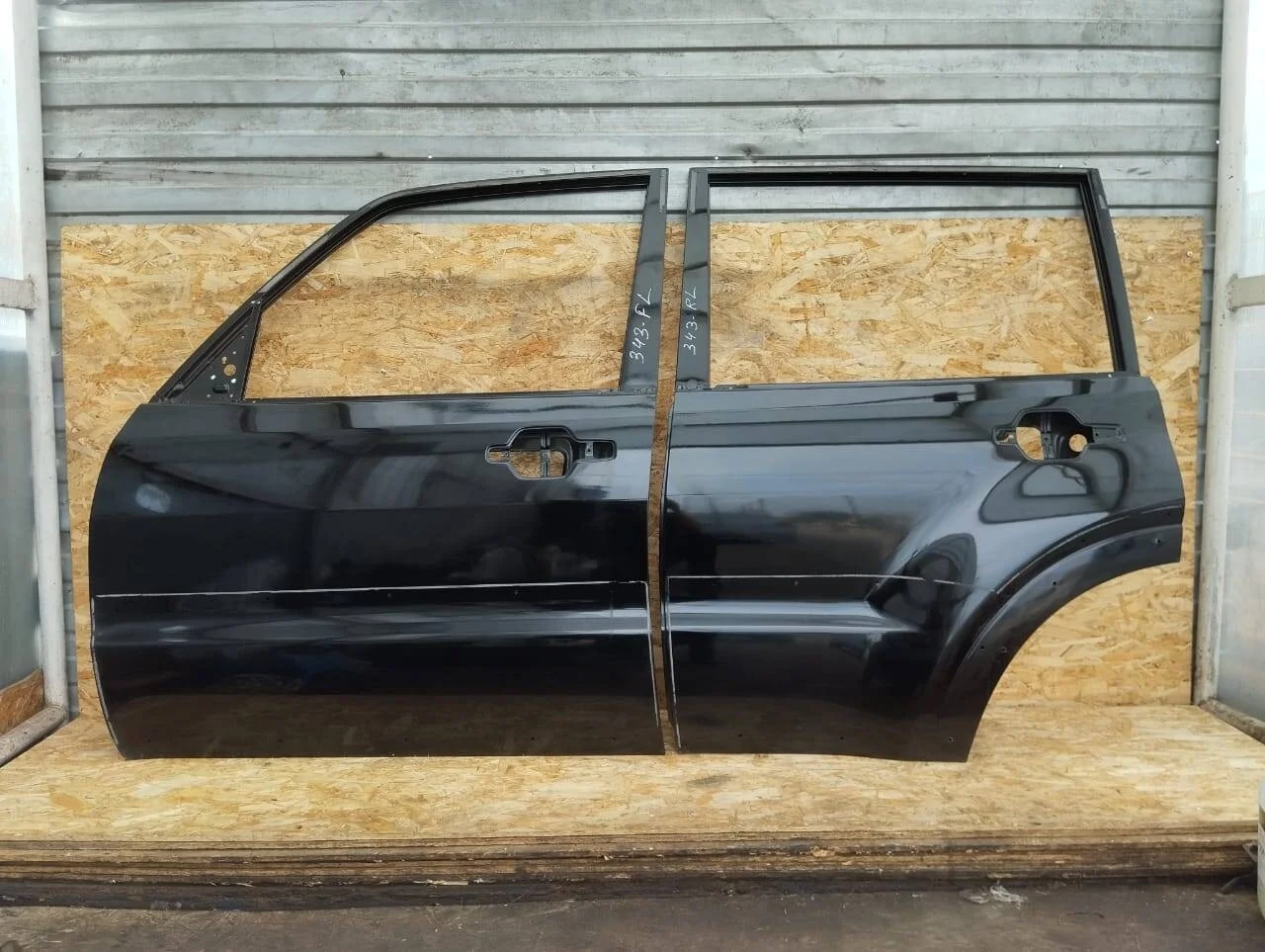 Дверь Mitsubishi Pajero 4 левая сторона к-т