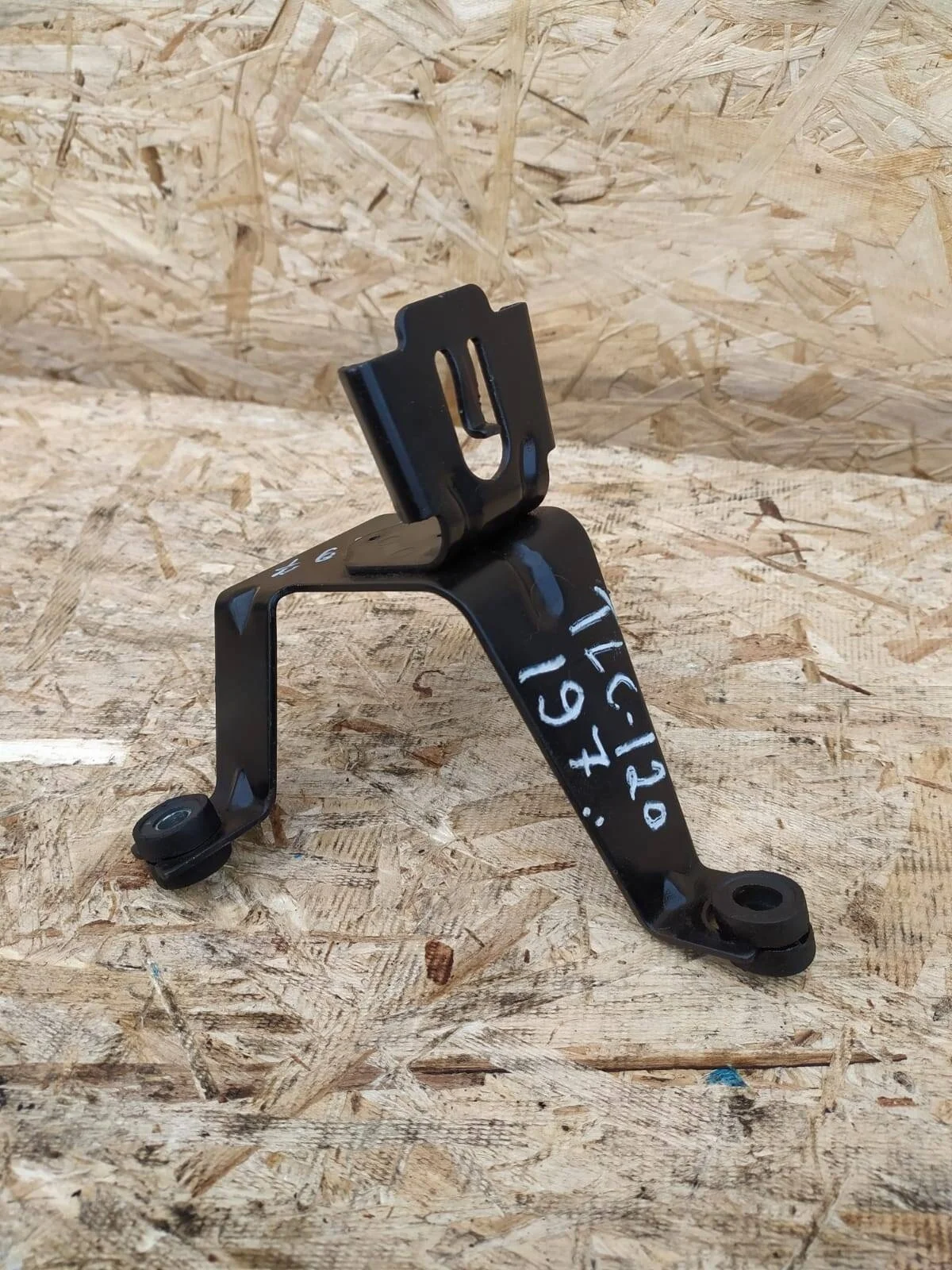 Кронштейн бачка ГУР Toyota Land Cruiser Prado 120