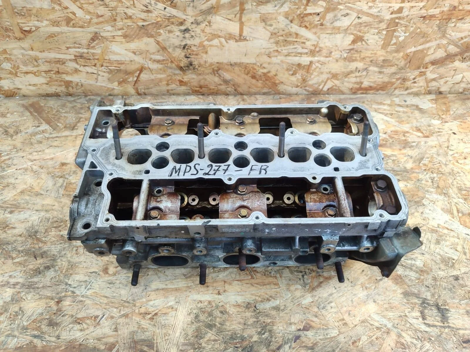 Головка блока цилиндров Mitsubishi Pajero 3 6G74 GDI правая пустая