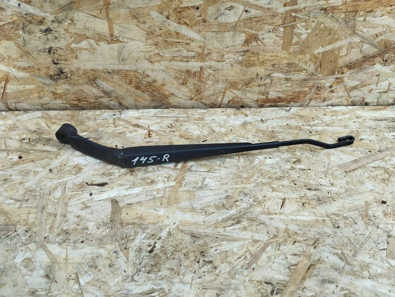 Рычаг стеклоочистителя Lexus GX470 передний правый