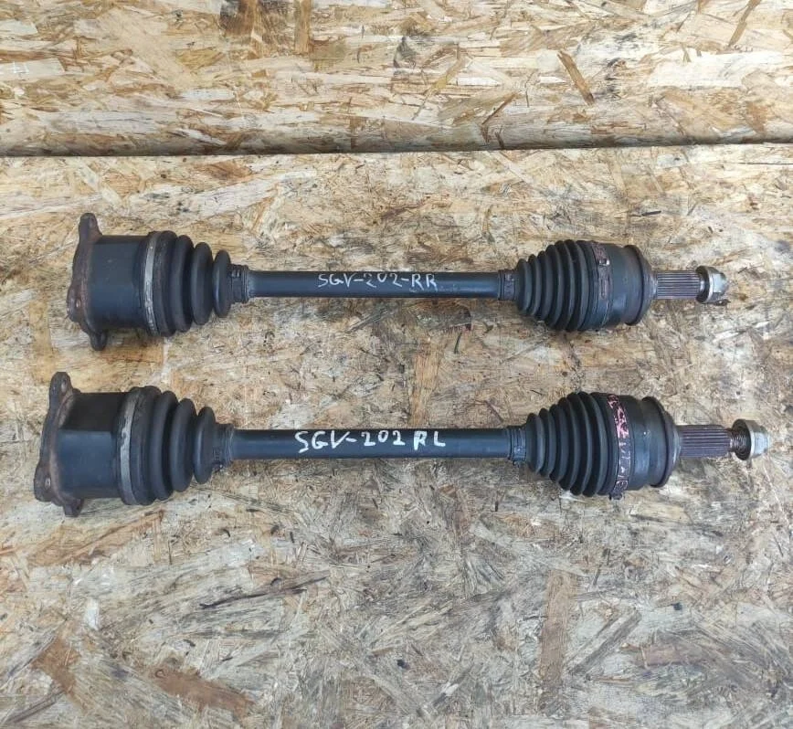 Привод Suzuki Grand Vitara 2005-2007гг. задний Оригинал Пыльники целые Резьбы целые