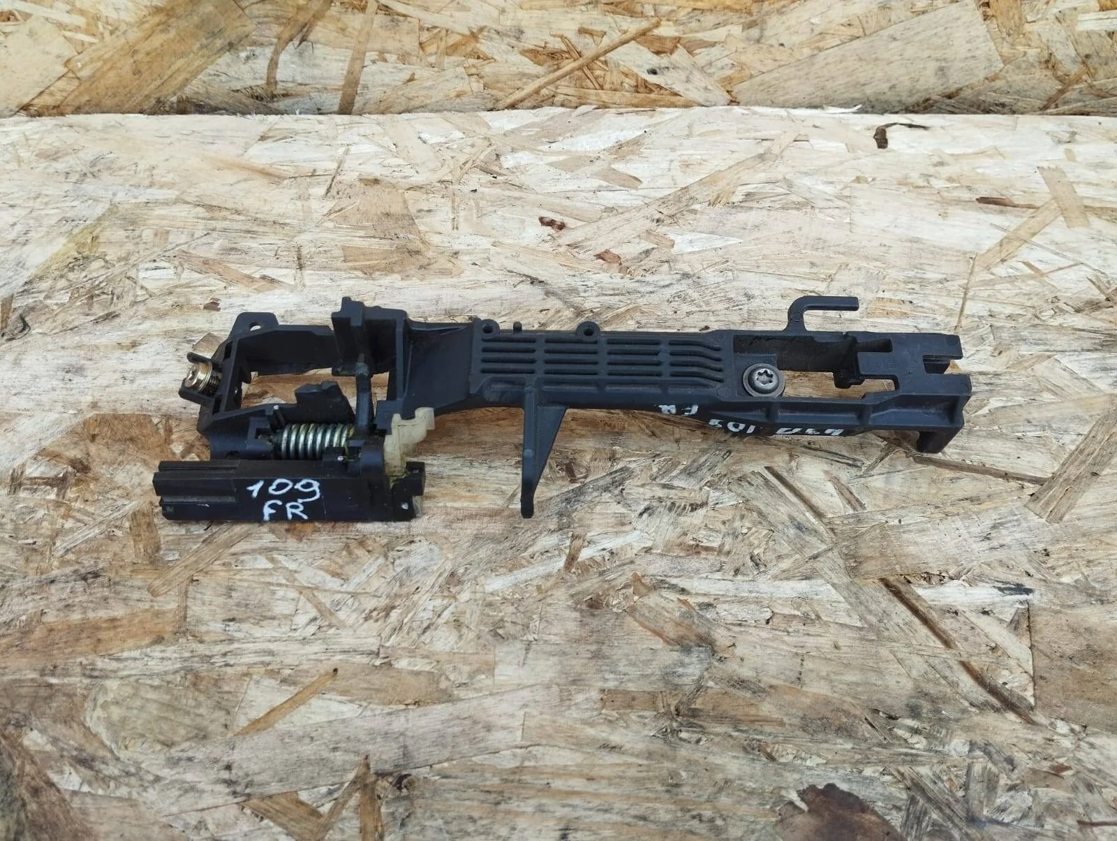 Кронштейн ручки двери наружной Toyota Land Cruiser Prado 120 передний правый