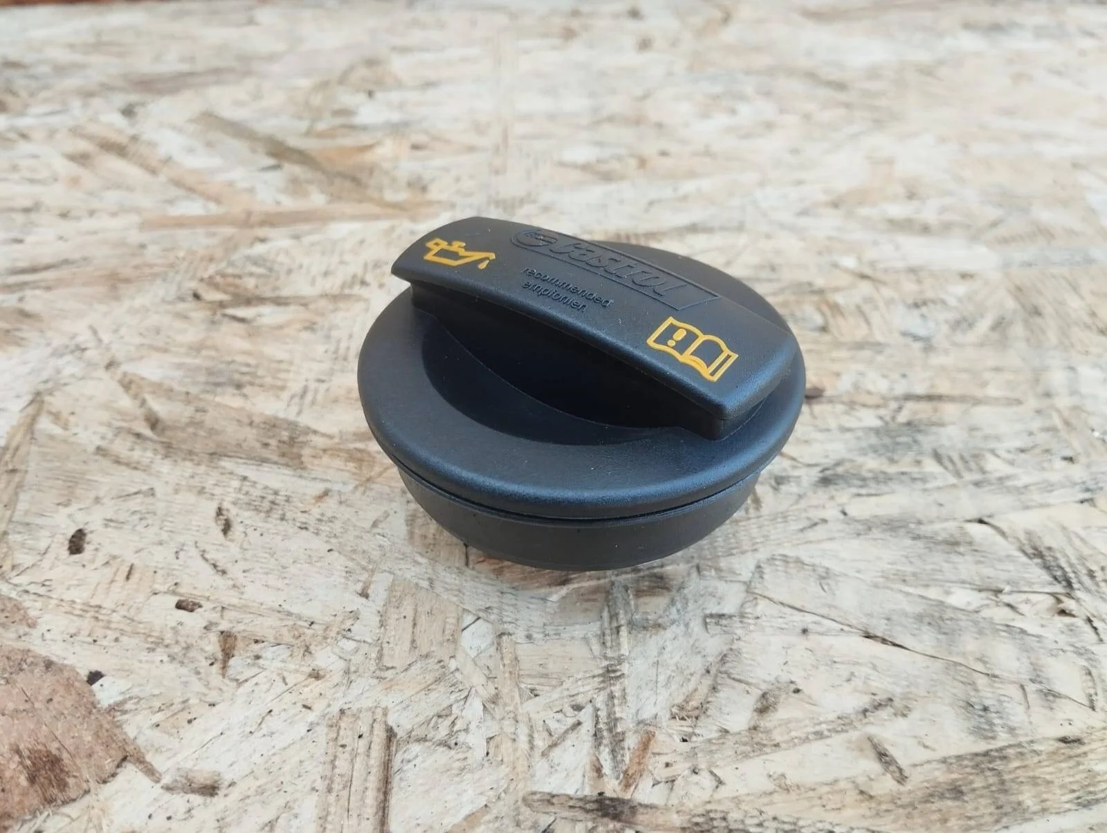 Крышка маслозаливная Audi A6 С6