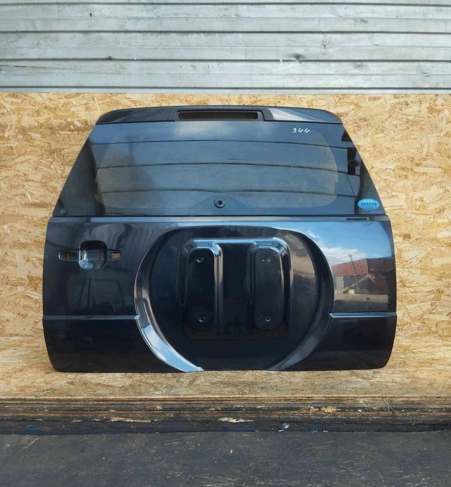 Крышка багажника Suzuki Grand Vitara Чёрная